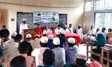 লালমোহনে শিক্ষার্থীদের নিয়ে ভূমি সংক্রান্ত জনসচেতনতামূলক সভা