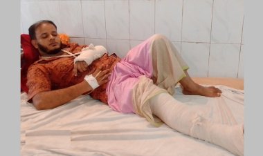 ভোলা সদর হাসপাতালের স্টাফ বাবুর ওপর সন্ত্রাসী হামলা, ভেঙে গেছে হাত-পা