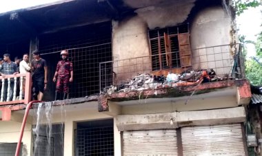 বোরহানউদ্দিনে আগুনে ৫০ লাখ টাকার জুতা পুড়ে ছাই