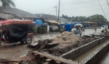 চরফ্যাশনে বৃষ্টিতে জনজীবন বিপর্যস্ত