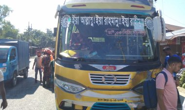 লালমোহনে বাস চাপায় শিশুসহ নিহত ২, আহত ২, বাস ভাঙচুর