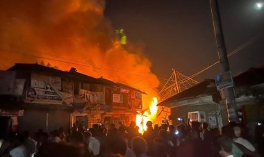 তজুমদ্দিনে অগ্নিকাণ্ডে ১৫ ব্যবসাপ্রতিষ্ঠান পুড়ে ছাই