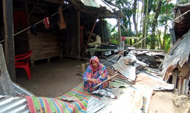ঝড়ে বিধ্বস্ত বিধবা রহিমার মাথা গোঁজার ঠাঁই