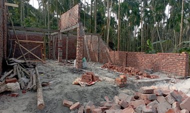 চরফ্যাশনে ব্যবসায়ীর নির্মাণাধীন দোকানের দেয়াল ভাঙার অভিযোগ