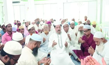 বিমান বিধ্বস্তে নিহত ও আহতদের জন্য লালমোহনে বিএনপির দোয়া মোনাজাত