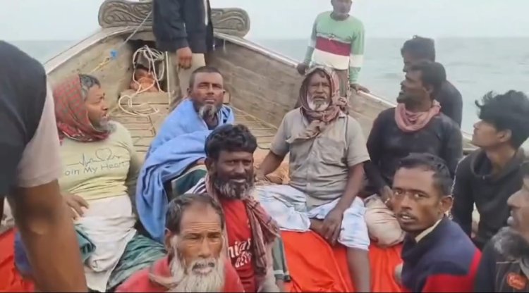 লালমোহনে সমূদ্রে মাছ ধরতে গিয়ে নিখোঁজ ১৩ জেলের সন্ধান মিলেছে ভারতে  ২০ দিন পর ইমোতে ফোন