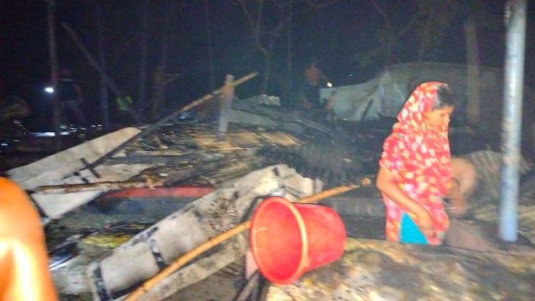 আগুনে সর্বস্ব হারাল ভিক্ষুকসহ চার দিনমজুর
