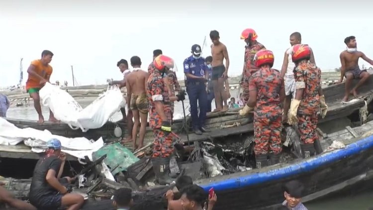 ট্রলারে পচেগলে বিকৃত হওয়া ১০ মরদেহের সন্ধান