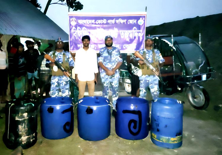 তজুমদ্দিনে চার লাখ চিংড়ির রেণু জব্দ