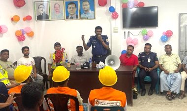 মোখার ক্ষতি এড়াতে তজুমদ্দিনে পুলিশের সচেতনতামূলক সভা