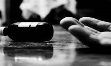 যৌতুকের জন্য স্বামীর নির্যাতন, অভিমানী গৃহবধূর বিষপানে আত্মহনন