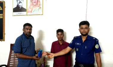 তজুমদ্দিনে হারানো ফোন ও প্রতারিত হওয়া টাকা মালিকদের উদ্ধার করে দিলো পুলিশ