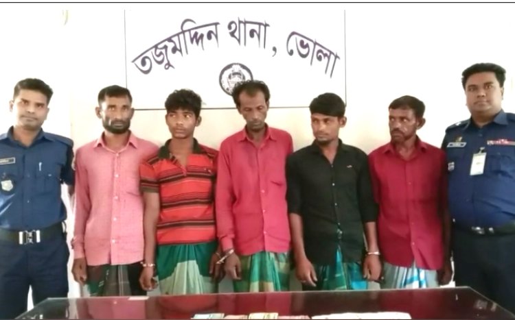 তজুমদ্দিনে পাঁচ জুয়াড়ি আটক