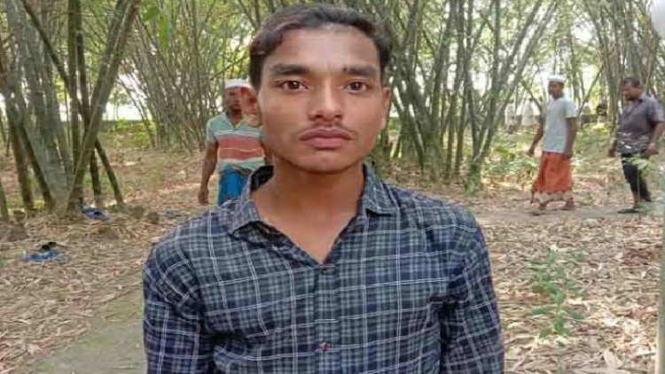 বাবার লাশ দাফন শেষেই পরীক্ষার টেবিলে বসলো সিয়াম