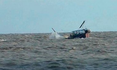 মনপুরার মেঘনায় তিন ট্রলার ডুবে নিখোঁজ ২০ জেলে