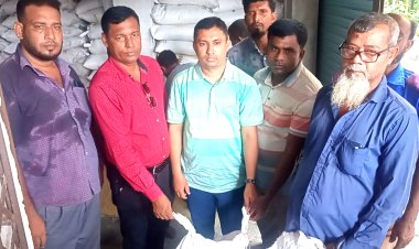 ঈদ উপলক্ষে সমুদ্রগামী লালমোহনের জেলেরা পেলেন বরাদ্দের চাল