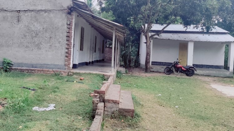 শিক্ষার্থী ছাড়াই চলছে প্রাইমারি স্কুল