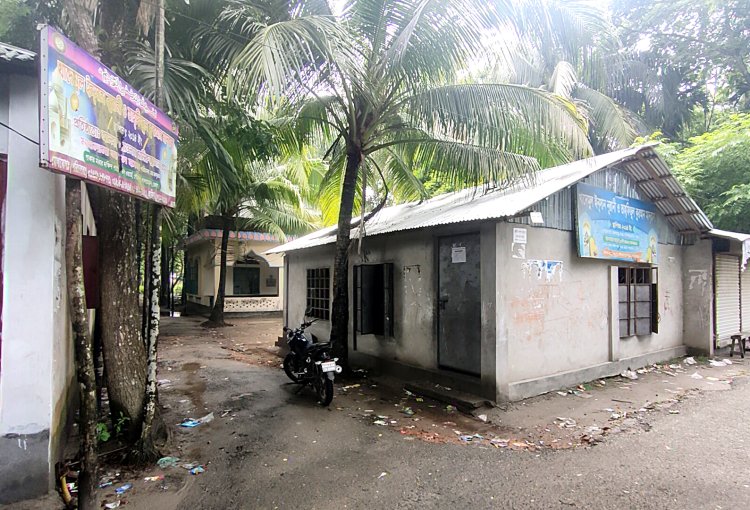 লালমোহনে বাড়ি পৌছে দেওয়ার কথা বলে শিশু শিক্ষার্থীকে ধর্ষণ