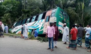 চরফ্যাশনে নিয়ন্ত্রণ হারিয়ে পথচারীকে চাপা দিলো বাস, খাদে পড়ে আহত ৩০ যাত্রী