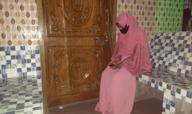 বিয়ের দাবিতে চরফ্যাশনে প্রেমিকের বাড়িতে কলেজ ছাত্রী