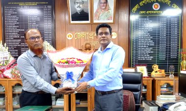 ভোলার নবযোগদানকৃত ডিসির সঙ্গে তথ্য কর্মকর্তার শুভেচ্ছা বিনিময়