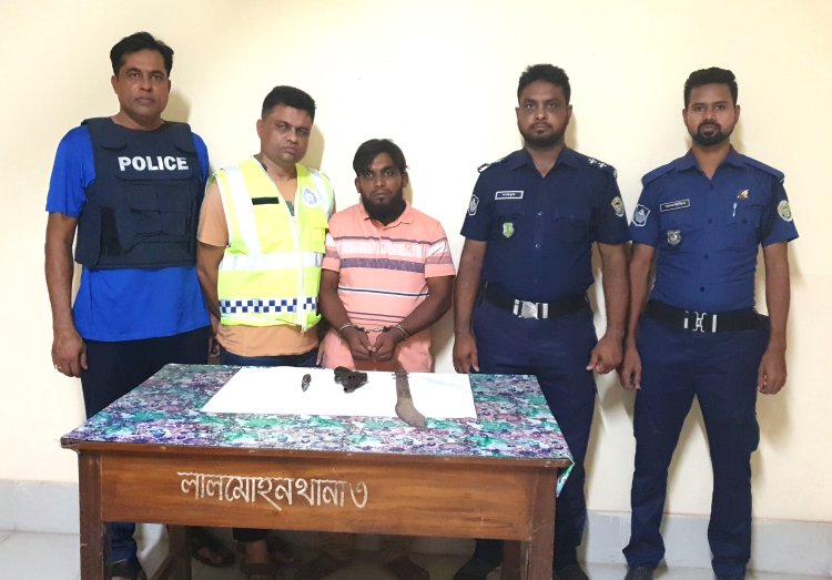 লালমোহনে পিস্তল ও দেশীয় অস্ত্রসহ যুবক আটক