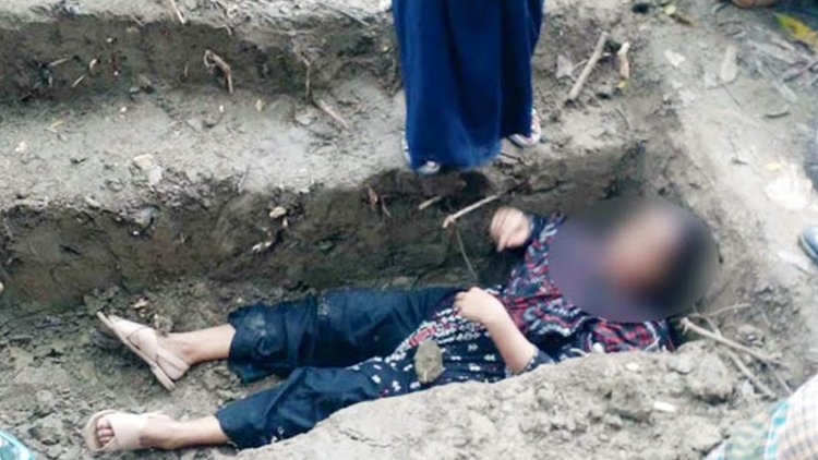 শাশুড়িকে দাফন দেওয়ার কবরে শুয়ে পুত্রবধূর বাধা