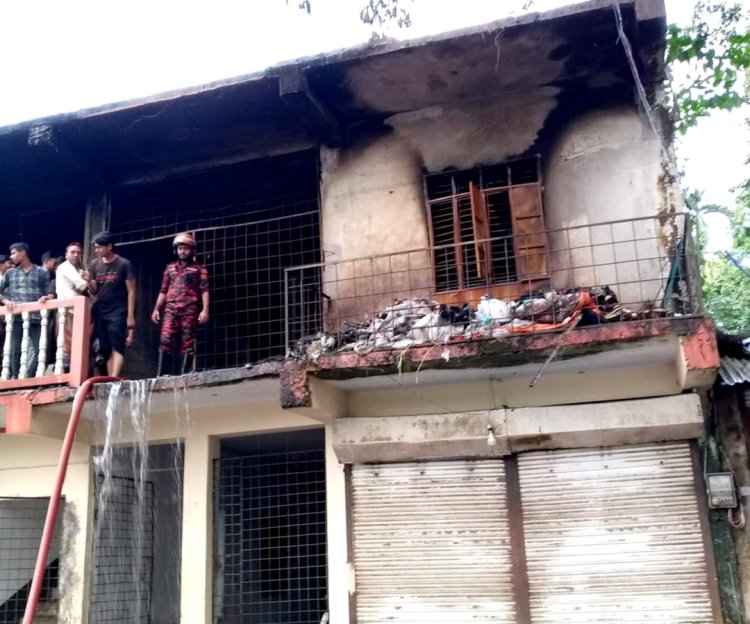 বোরহানউদ্দিনে আগুনে ৫০ লাখ টাকার জুতা পুড়ে ছাই