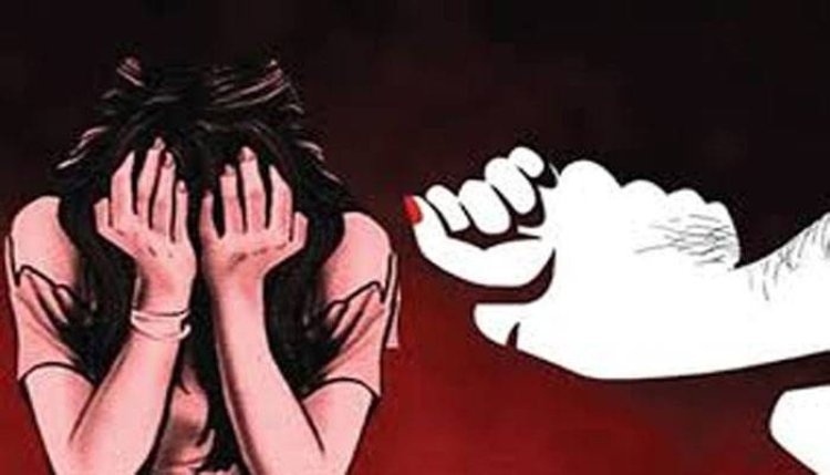 বনের মধ্যে স্বামীকে বেঁধে রেখে স্ত্রীকে দলবদ্ধ ধর্ষণ