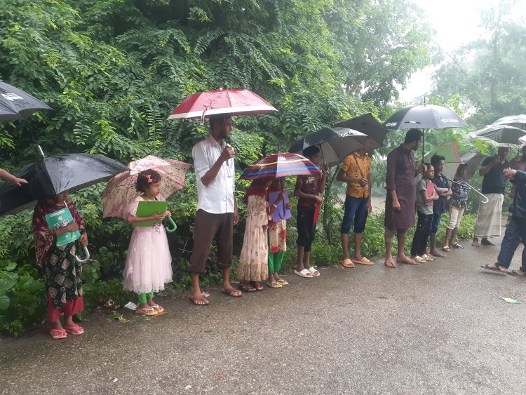 স্কুল ঘর ফিরে পেতে চরফ্যাশনে মানববন্ধন