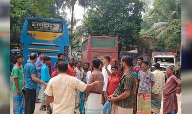 সকাল সকাল সড়কে ঝরল ১০ প্রাণ