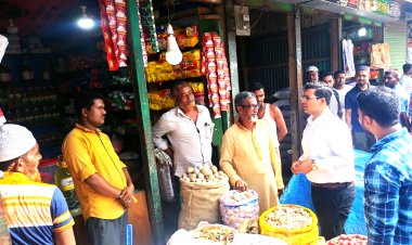 লালমোহনে চার মুদি ব্যবসায়ীকে জরিমানা