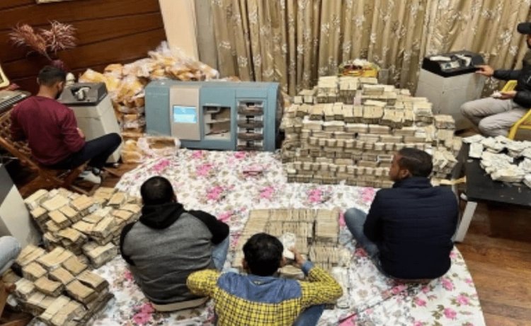 বিছানার তলা যেন টাকার গোডাউন!