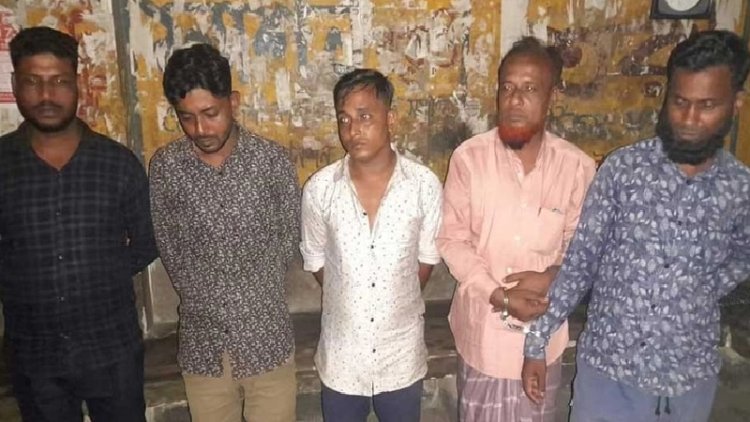 বরকত বাড়াতে ‘ফু’ দেওয়ার ব্যবসা ছিল তাদের