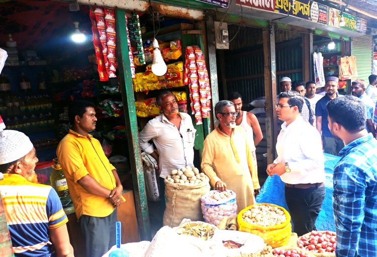 লালমোহনে চার মুদি ব্যবসায়ীকে জরিমানা