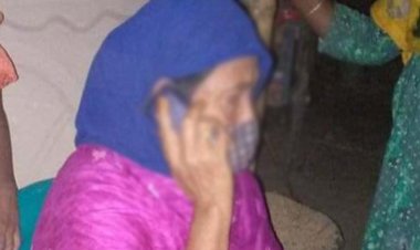 তরুণের প্রেমে ছুটে এলেন পঞ্চাশ বছরের নারী