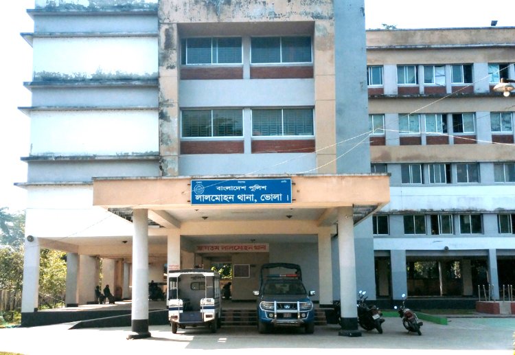 লালমোহনে গাছের আঘাতে যুবক নিহত