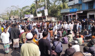 পল্লী বিদ্যুতের অফিস সরানোর প্রতিবাদে ভোলায় সড়ক অবরোধ-মানববন্ধন