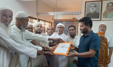 মনপুরায় উপজেলা চেয়ারম্যান পদে মনোনয়ন দাখিল করলেন শাহরিয়ার চৌধুরী