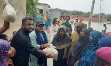 শুকনো খাবার নিয়ে  ছুটছেন চরফ্যাশনের ইউএনও