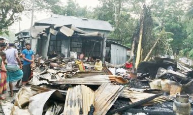 রাতের আঁধারে পুড়ে ছাই পাঁচ ব্যবসাপ্রতিষ্ঠান
