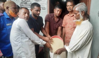 চরফ্যাশনের চরমানিকা ইউনিয়নে জেলেদের মাঝে চাল বিতরণ