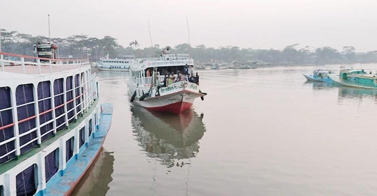 ভোলা-বরিশাল-লক্ষ্মীপুর রুটে লঞ্চ চলাচল বন্ধ