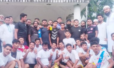লালমোহনে বিবাহিত বনাম অবিবাহিতদের প্রীতি ফুটবল ম্যাচে জয়ী যারা