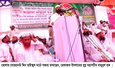 শেখ হা‌সিনা পা‌লি‌য়ে‌ছে, হেফাজত পালায়নি: মামুনুল হক