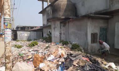 চরফ্যাশনের দক্ষিণ আইচায় মসজিদ প্রাঙ্গণে ময়লা-আবর্জনার স্তূপ!