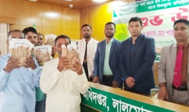 লালমোহনে ক্ষুদ্র ও প্রান্তিক কৃষকদের মাঝে সার-বীজ বিতরণের উদ্বোধন