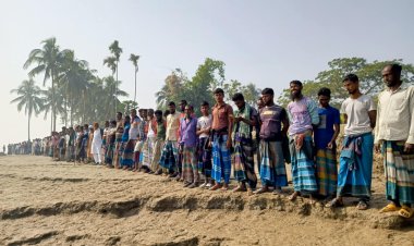 ভোলার রামদাসপুরকে রক্ষা করতে এলাকাবাসীর মানববন্ধন