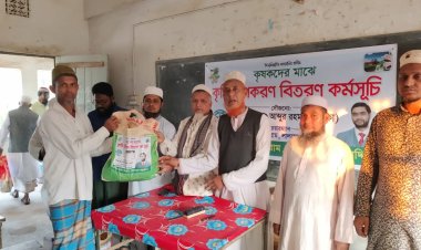 ব্যারিস্টার মোঃ আব্দুর রাহমান খোকার পক্ষ থেকে লালমোহনে কৃষি উপকরণ বিতরণ