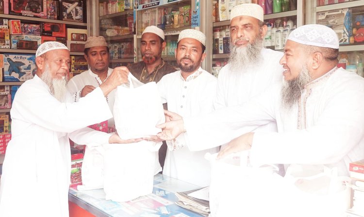 লালমোহনে ৫০ জন ব্যবসায়ীর মাঝে ঈদ সামগ্রী বিতরণ করেছে ইন্ডাস্ট্রিয়ালিস্ট এন্ড বিজনেসম্যান ওয়েলফেয়ার ফাউন্ডেশন